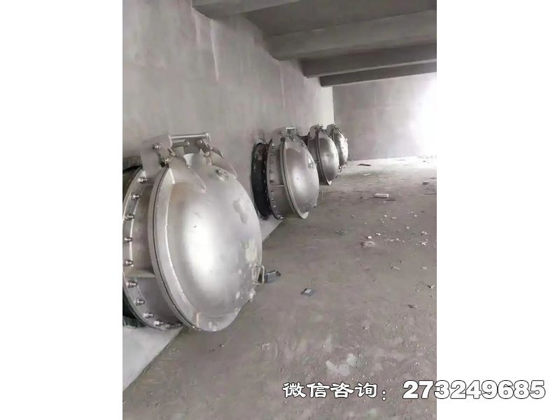 防生物附著不銹鋼拍門(mén)專(zhuān)為沿海地區(qū)、水庫(kù)等水域設(shè)計(jì)，采用316L不銹鋼材質(zhì)并表面處理，抑制藻類(lèi)、貝類(lèi)等生物附著。適配泵站出水口、取水口，保障水流暢通。產(chǎn)品通過(guò)水壓差自動(dòng)啟閉，控制水流方向，防止生物堵塞。廠家提供按圖定制、生物兼容性測(cè)試及安裝指導(dǎo)服務(wù)，支持海洋工程防腐方案，降低清淤頻率。
